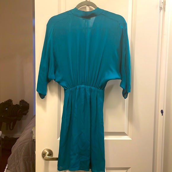 Beautiful emerald green 100% silk dress from Babaton - Picture 4 of 4